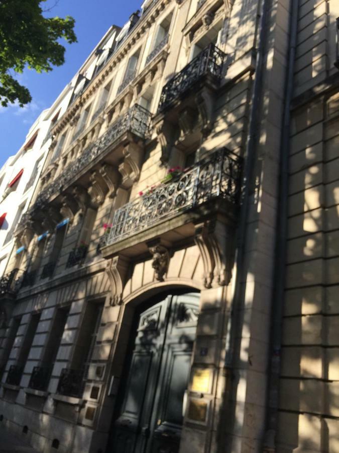 Le Jardin Darcy Liberte Hyper Centre Gare-Ville Parking Public Payant Dans La Rue Dijon Exterior photo