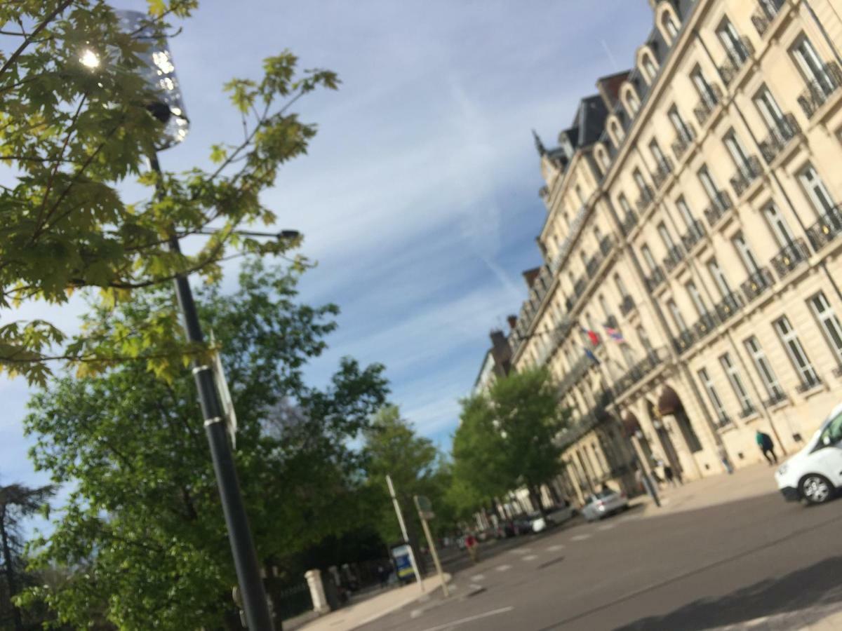 Le Jardin Darcy Liberte Hyper Centre Gare-Ville Parking Public Payant Dans La Rue Dijon Exterior photo